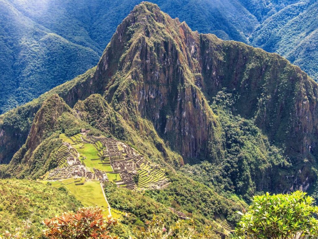 panoramic-view-machu-picchu-huayna-picchu-peru